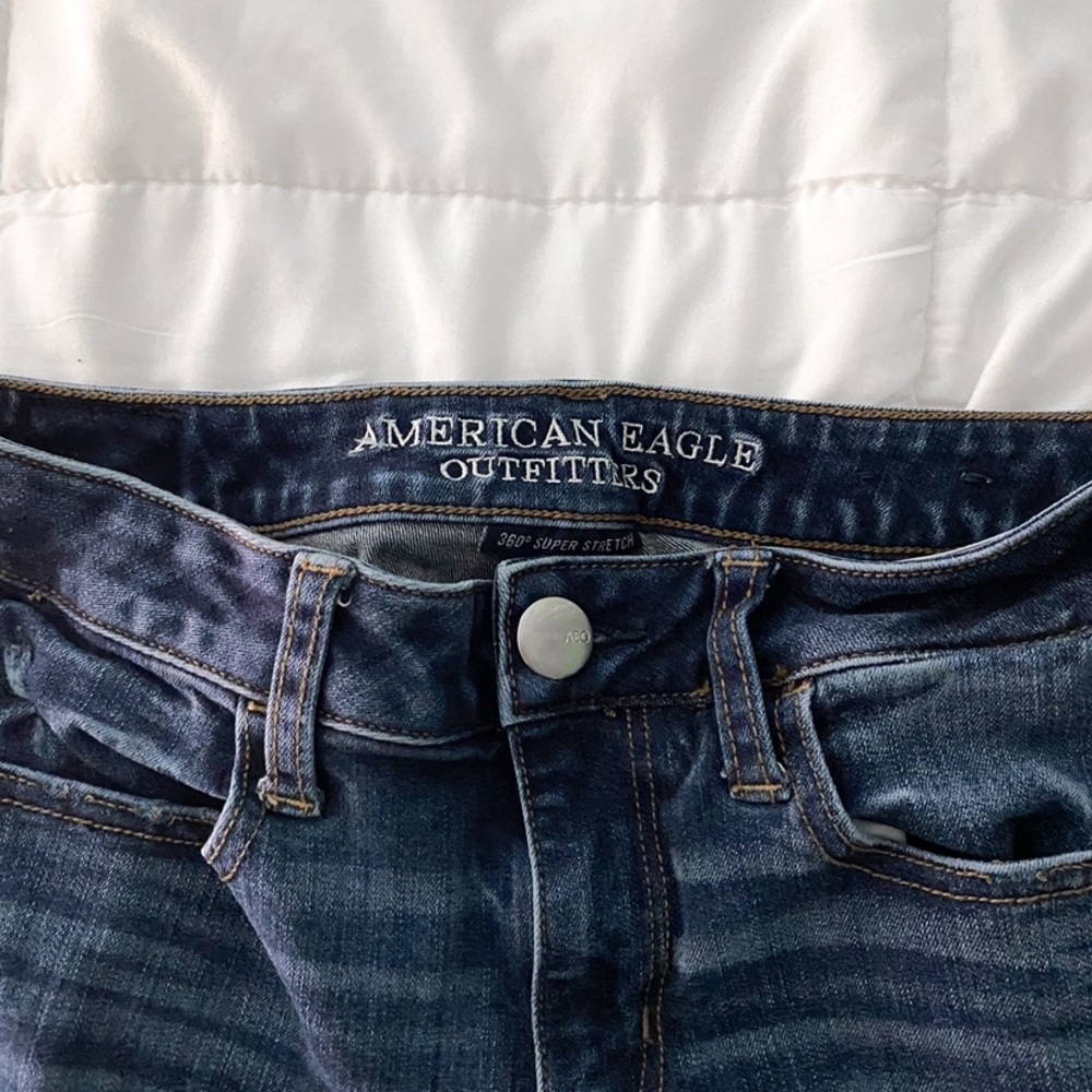 American eagle dark wash ripped jeans
